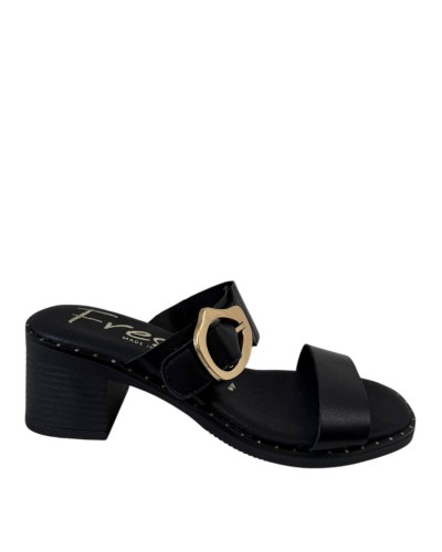 ZUECO TACON PIEL TACHAS HEBILLA