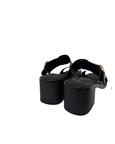 ZUECO TACON PIEL TACHAS HEBILLA