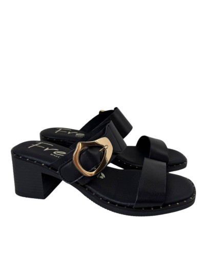 ZUECO TACON PIEL TACHAS HEBILLA