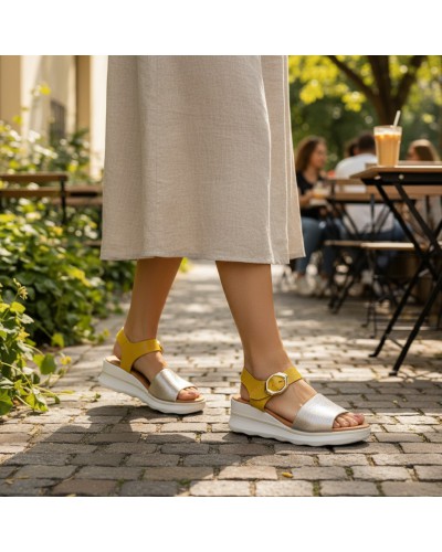 SANDALIA CUÑA VELCRO PIEL HEBILLA